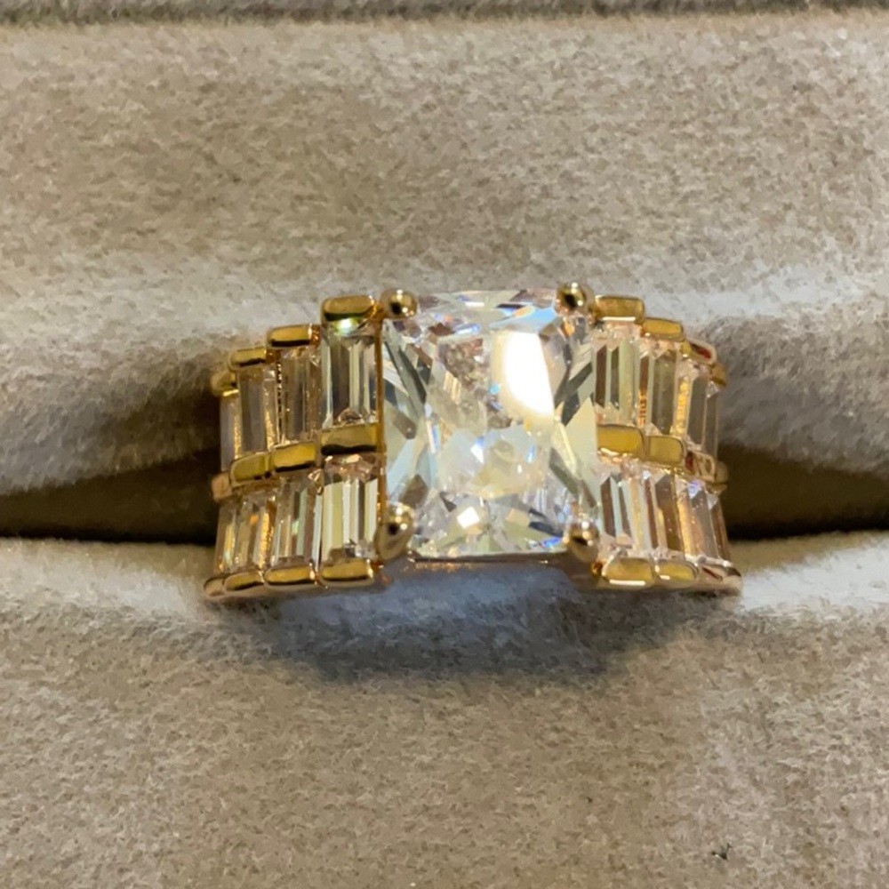Elegant Gold Toned Sterling Silver 925 Women's Ring